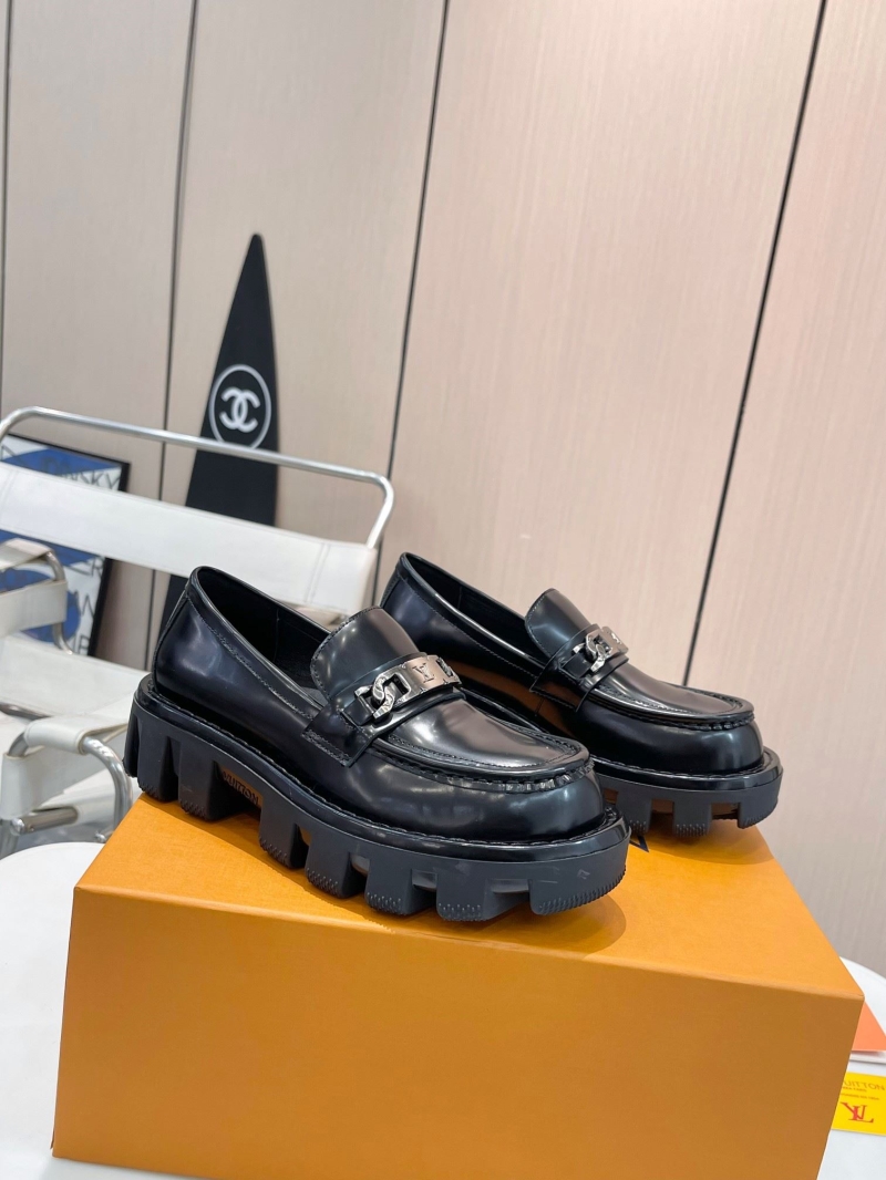 l0vis Vvtt0n loafers